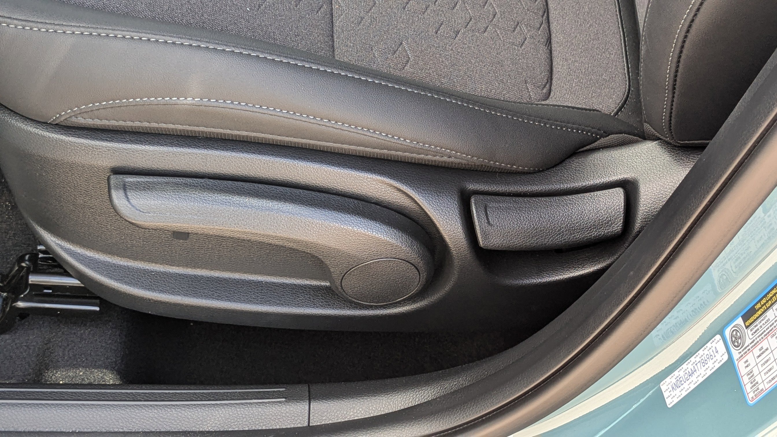 New 2026 Pluton Blue / Black Roof Kia S image 23