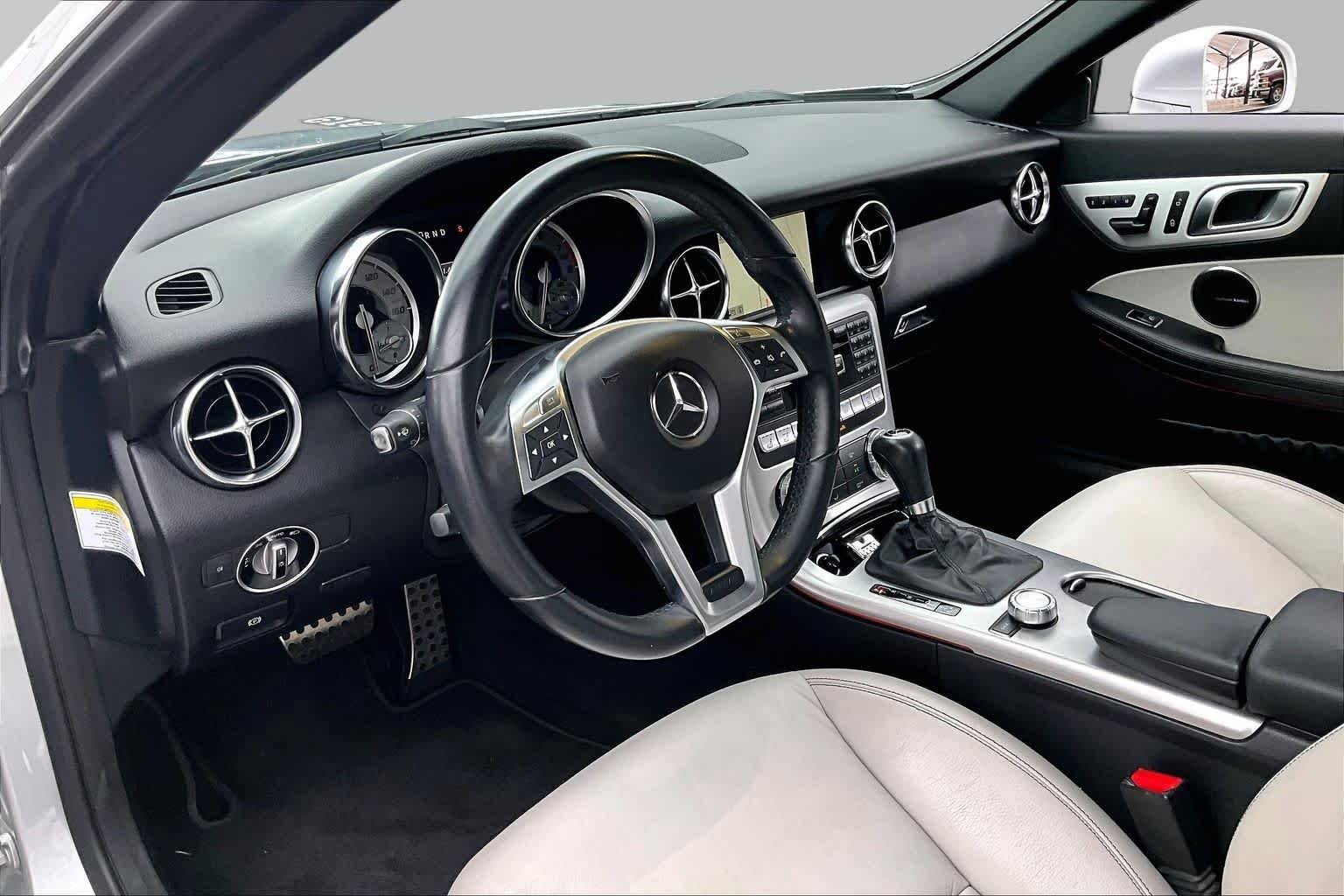 Used 2014 Iridium Silver Metallic Mercedes-Benz SLK 350 image 18