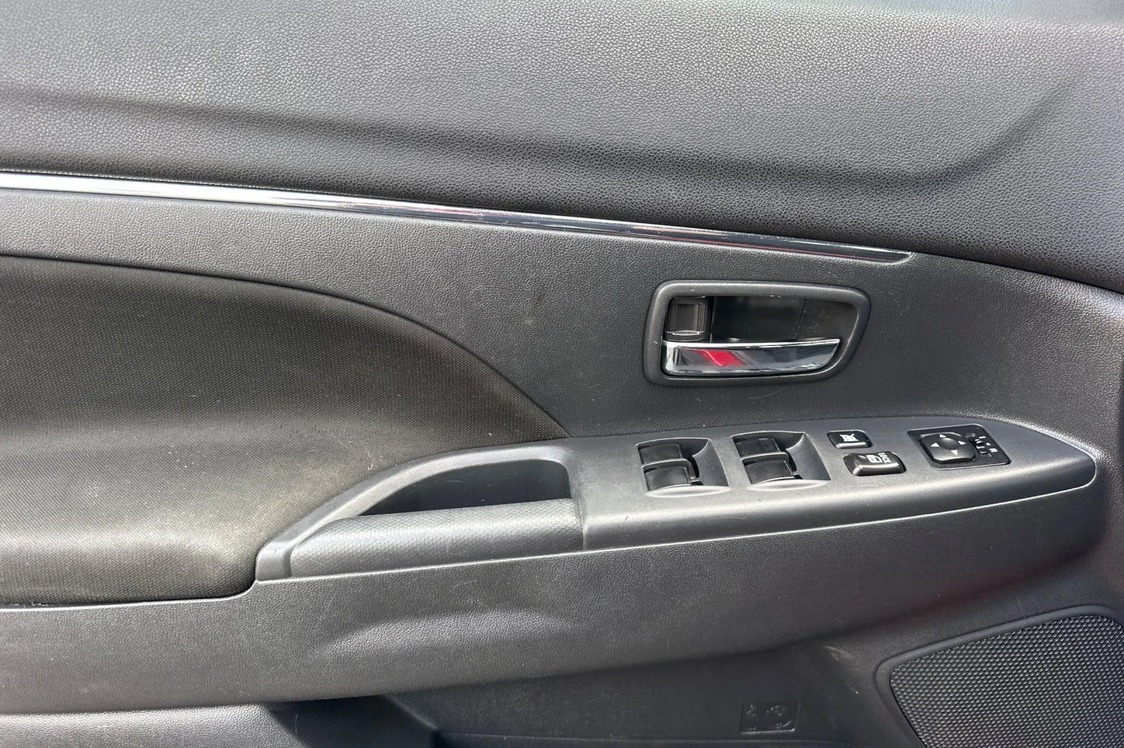 Used 2022  Mitsubishi 2.0 ES image 10