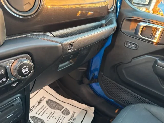 Used 2022 Blue Jeep Sport image 32