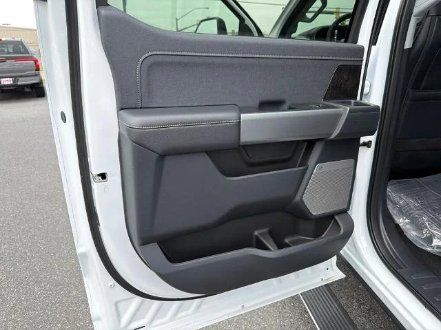 New 2026 Oxford White Ford F-250® Lariat® image 18