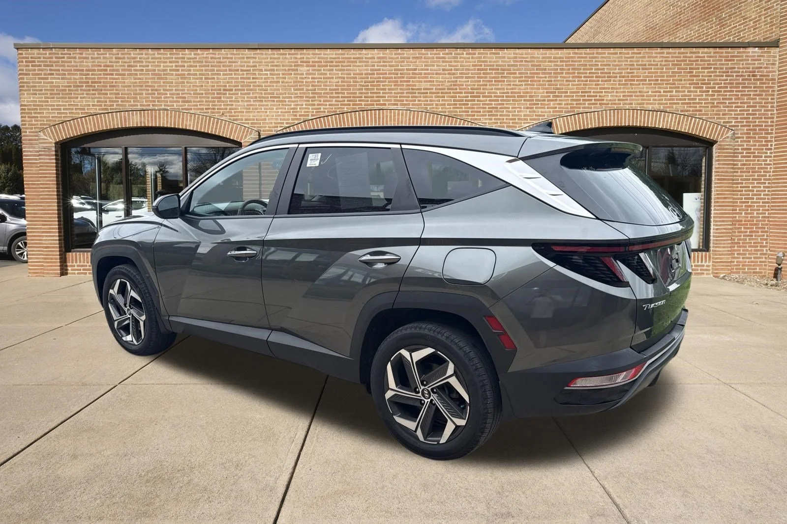 Used 2023 Amazon Gray Hyundai SEL image 5