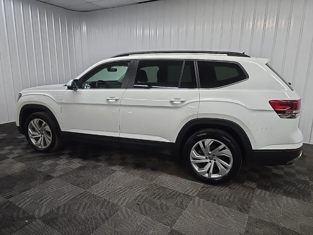 Used 2022 White Volkswagen 3.6L V6 SE w/Technology image 4