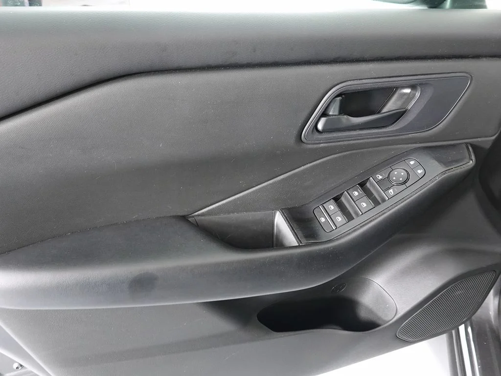 Used 2024 Gray Nissan S image 9