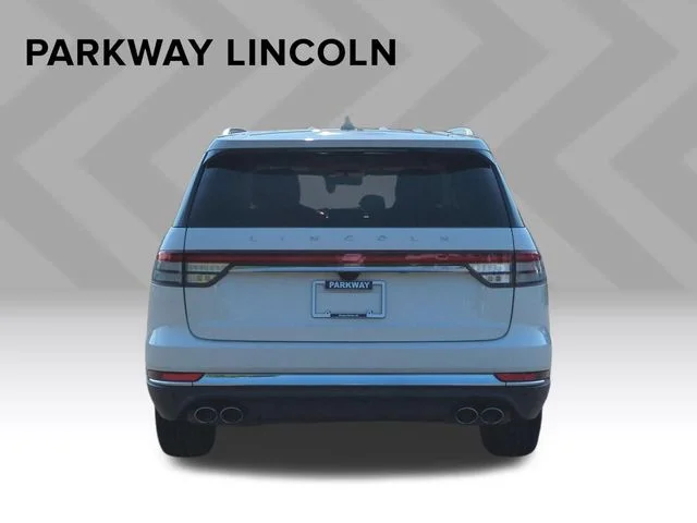 Used 2020 White Lincoln Reserve image 4