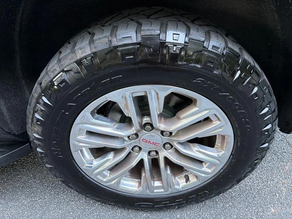 Used 2021 Black GMC SLT image 20