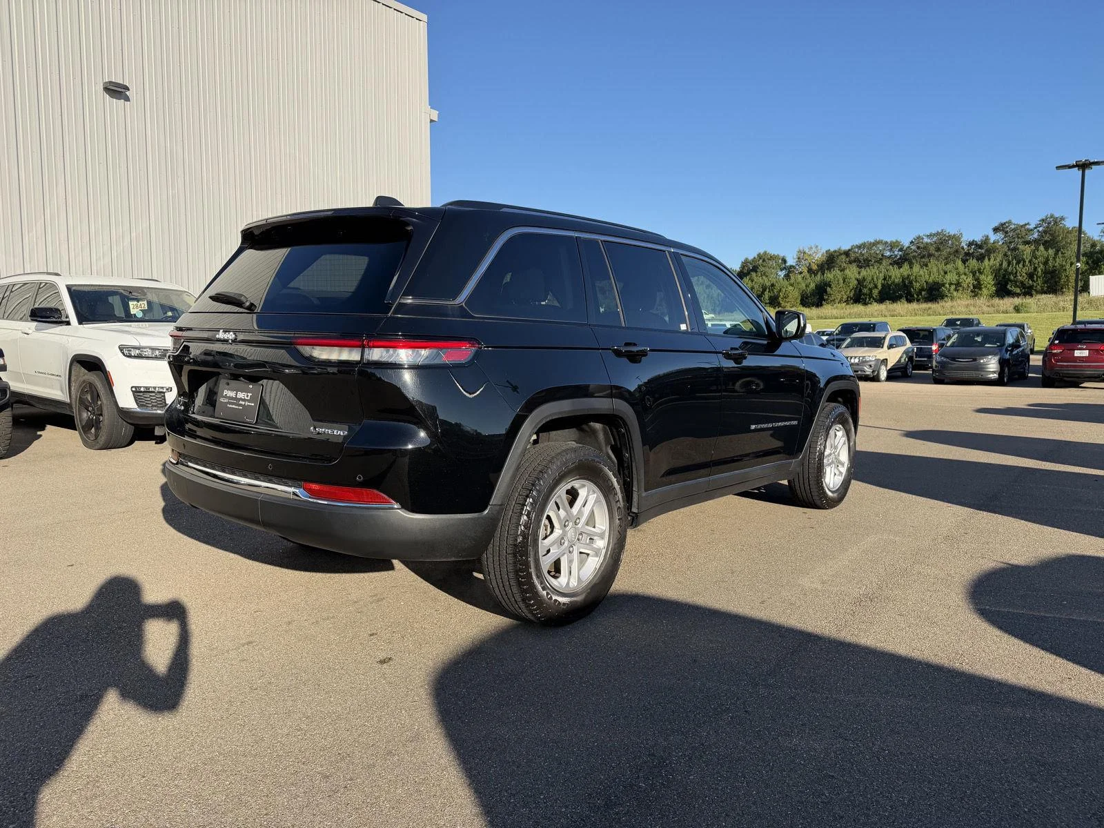 Used 2023 Diamond Black Crystal Pearlcoat Jeep Laredo image 6
