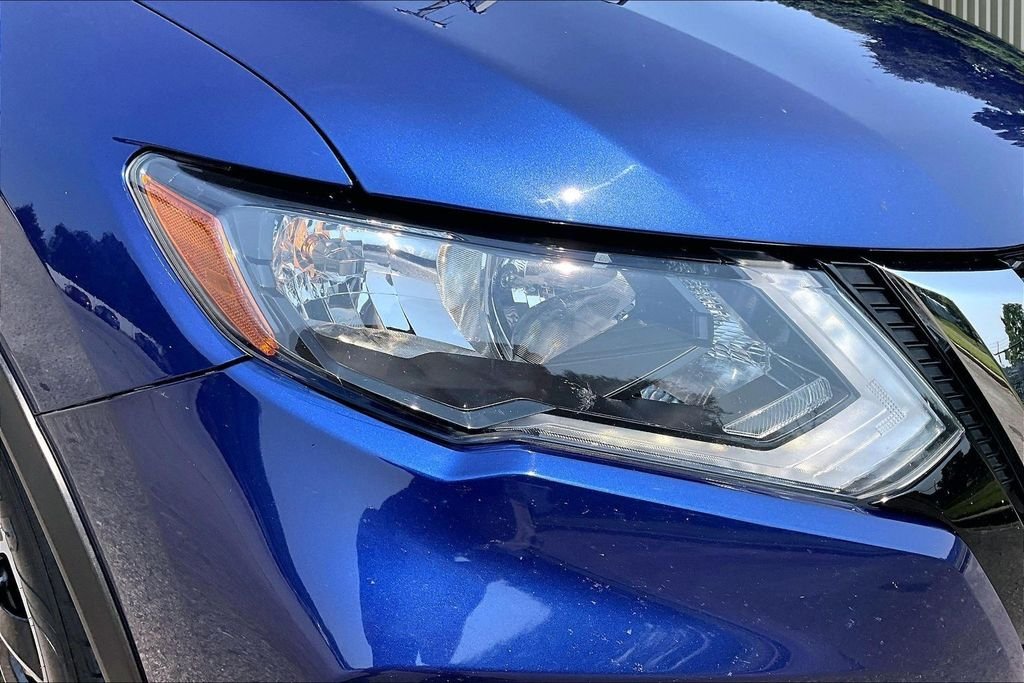 Used 2018 Blue Nissan S image 29