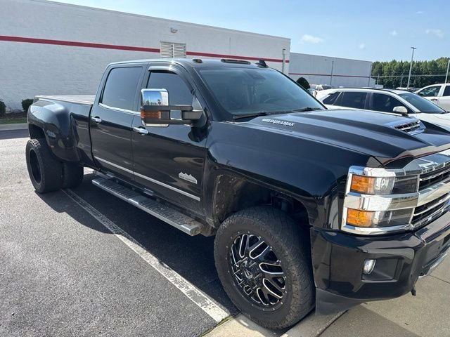 Used 2019 Black Chevrolet High Country image 3