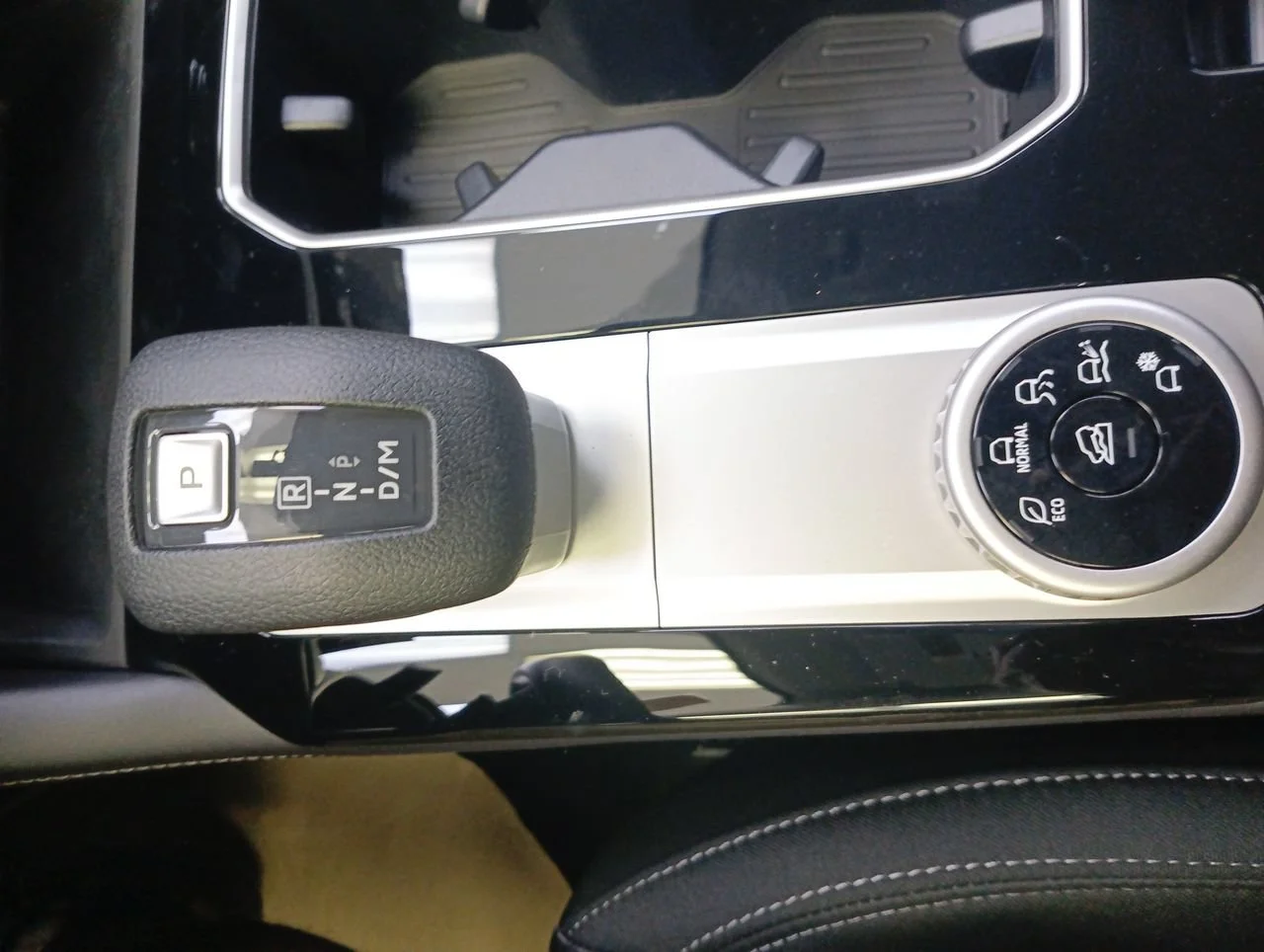 New 2026 Graphite Gray Mitsubishi ES image 26
