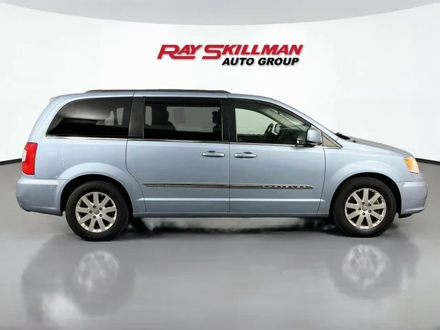 2013 Chrysler Town & Country Touring - Photo 8