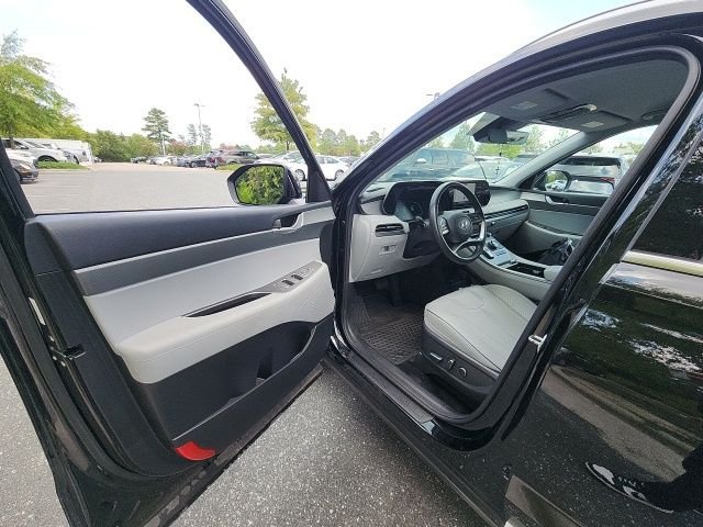 Used 2025 Black Hyundai SEL image 20