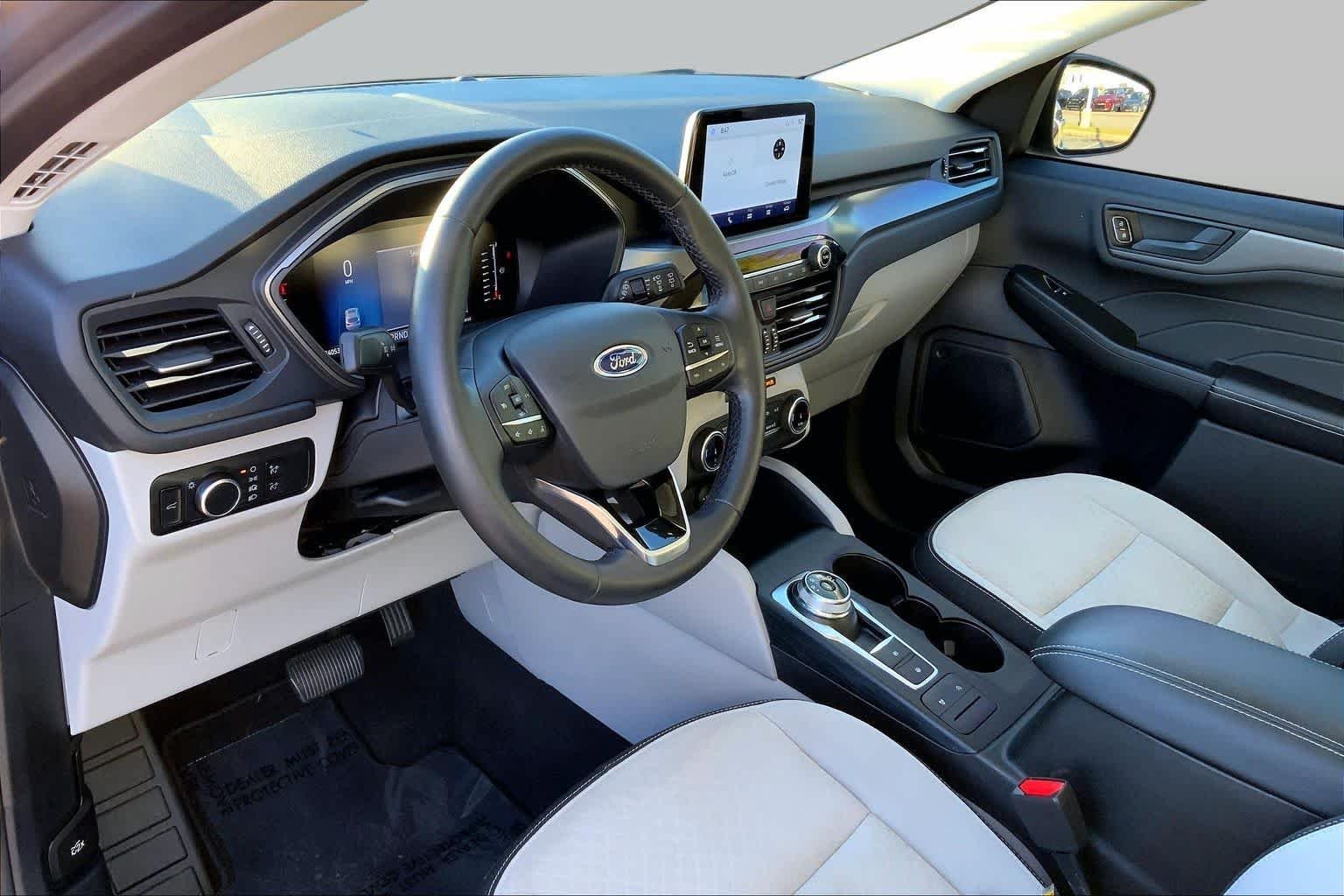 Used 2023 Vapor Blue Metallic Ford Active image 15
