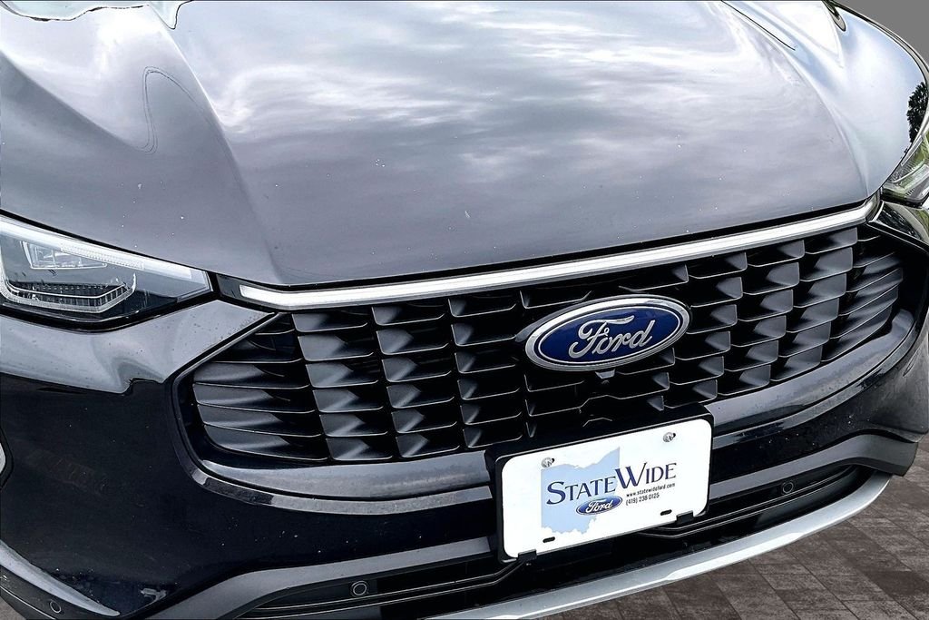 Used 2023 Black Metallic Ford Platinum image 29