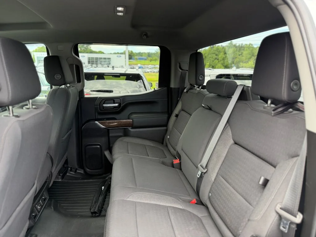 Used 2022 White GMC Elevation image 5