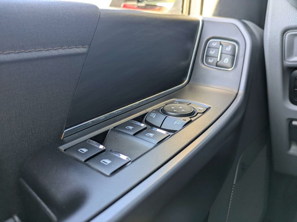 Used 2025 Red Ford Lariat image 27