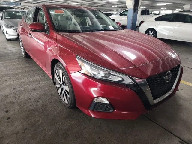 Used 2021 Red Nissan 2.5 SV image 1