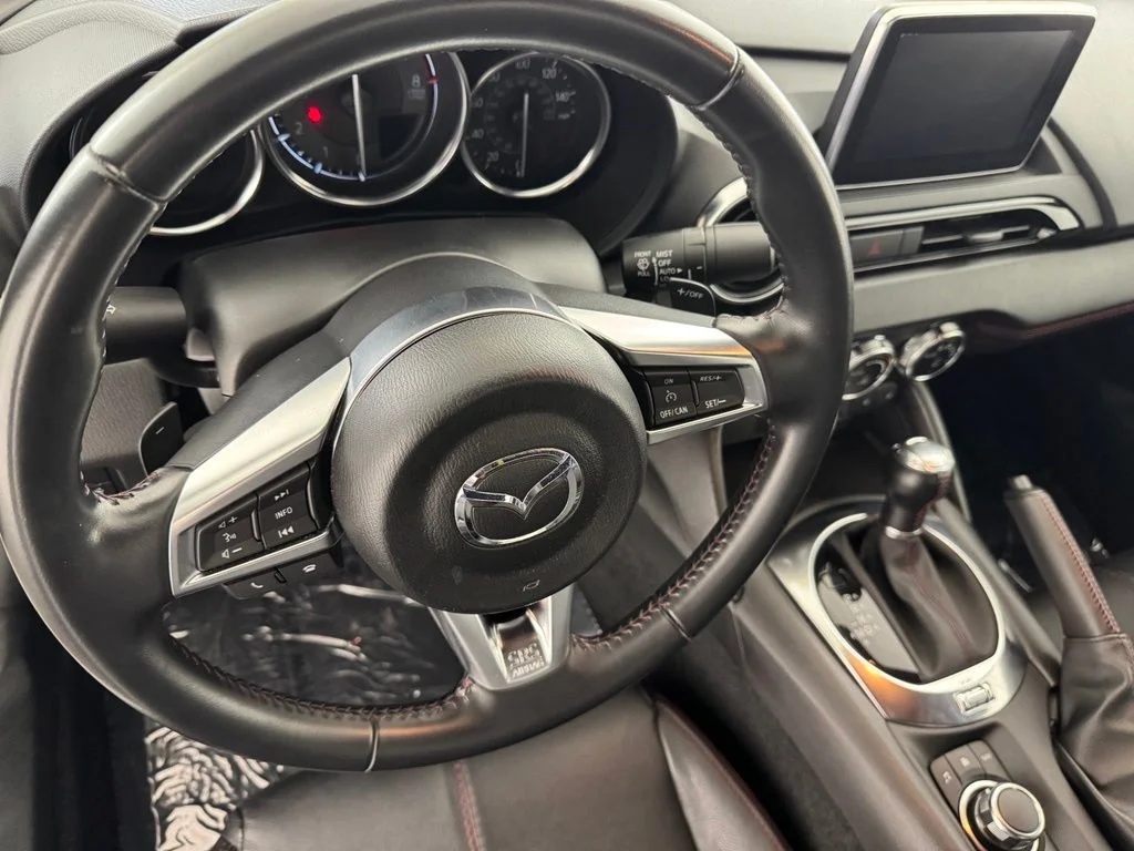 Used 2017 White Mazda Grand Touring image 25