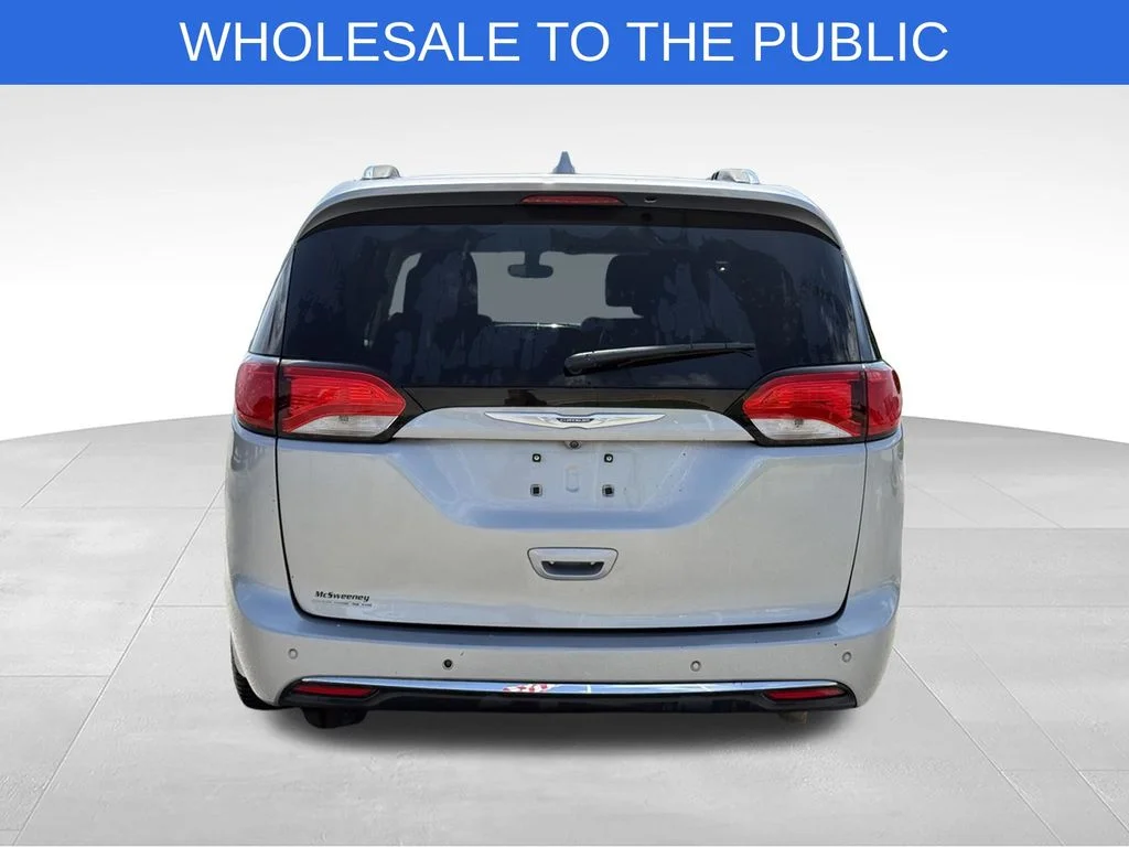 Used 2020 Silver Chrysler Touring L image 25