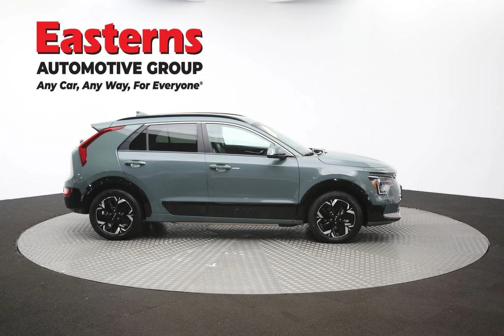 Used 2023 Green Kia Wind image 46