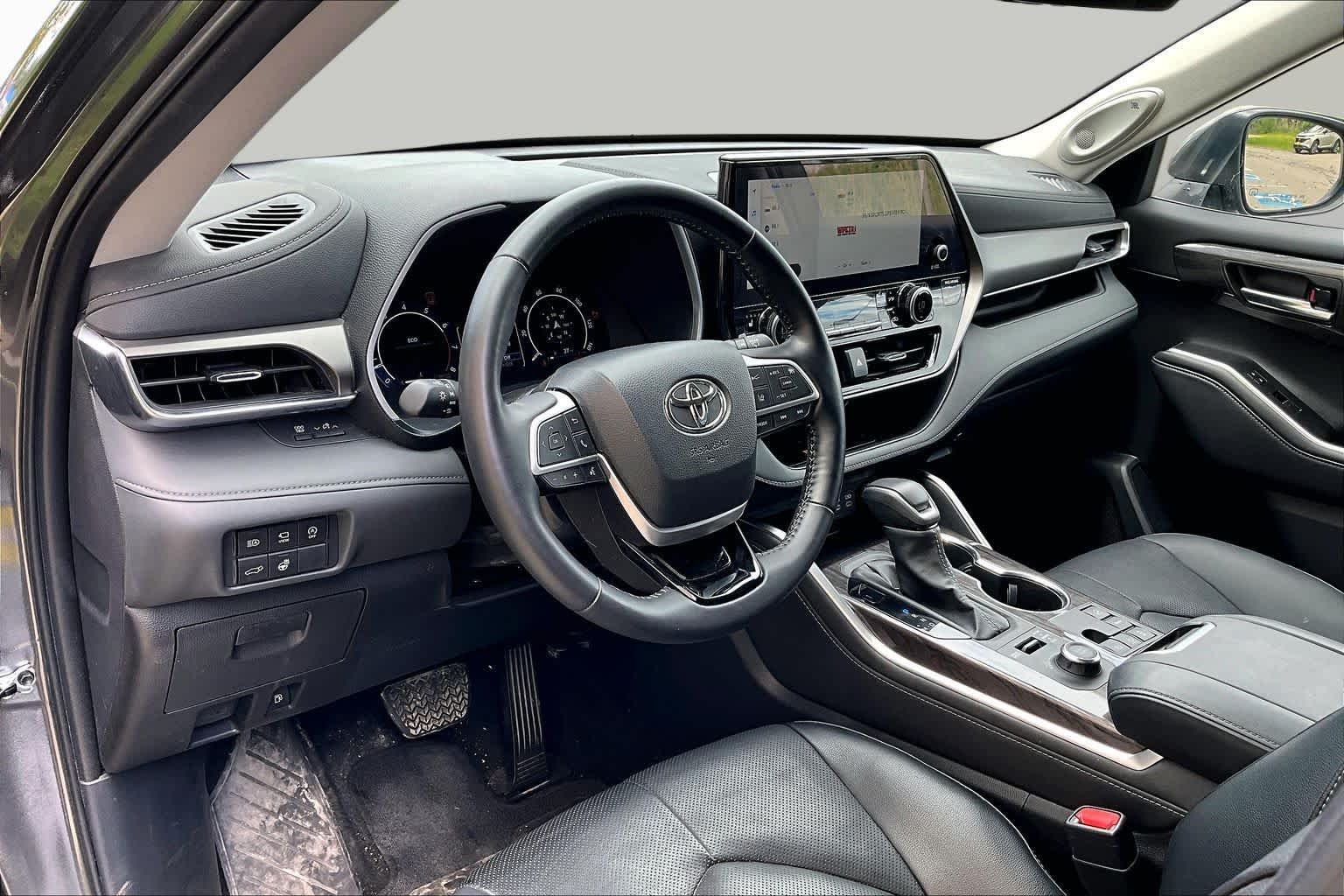 Used 2025 Magnetic Gray Metallic Toyota Limited image 18