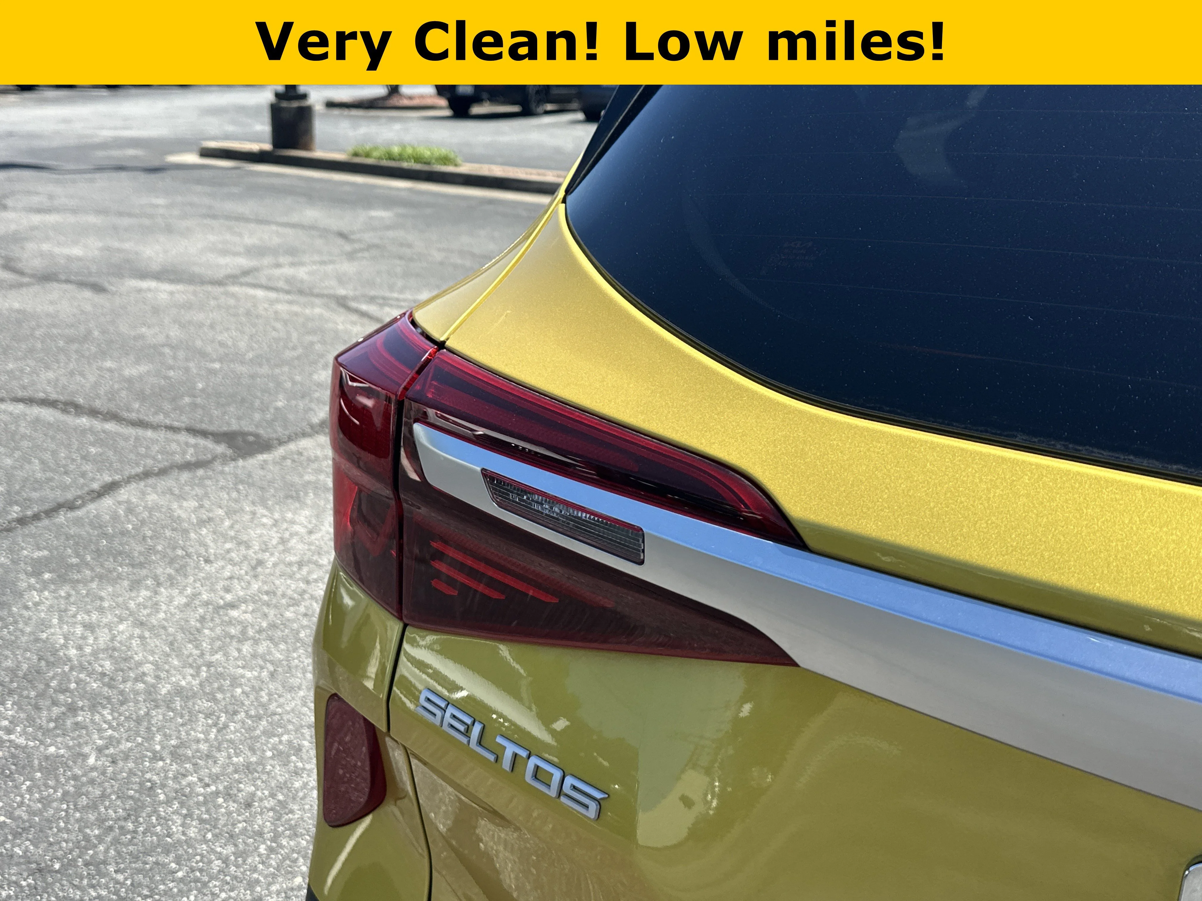 Used 2023 Starbright Yellow/Black Roof Kia Nightfall image 20