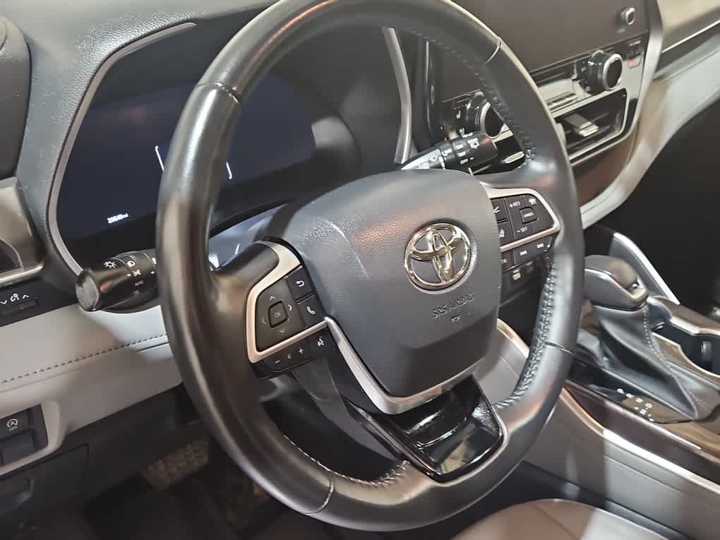Used 2023 Blueprint Toyota Limited image 14