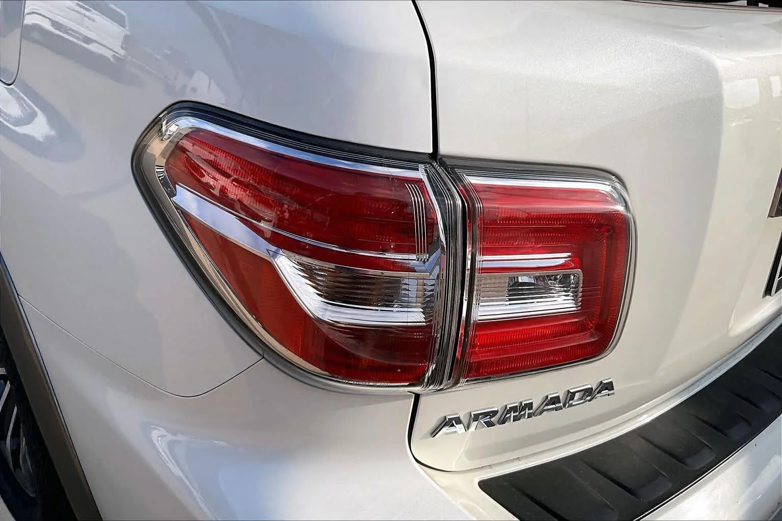 Used 2019 Pearl White Tricoat Nissan SL image 29