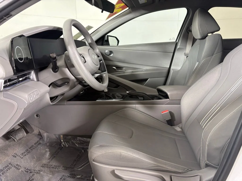 Used 2024 White Hyundai SEL image 21