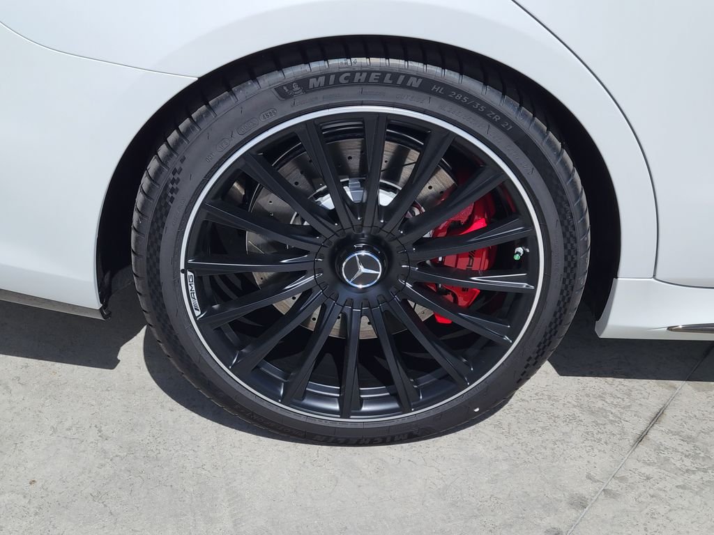 New 2026 MANUFAKTUR Moonlight White Magno Mercedes-Benz AMG® S 63 E 4MATIC® Sedan image 7