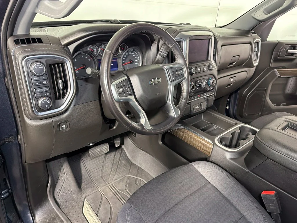 Used 2022  Chevrolet RST image 9
