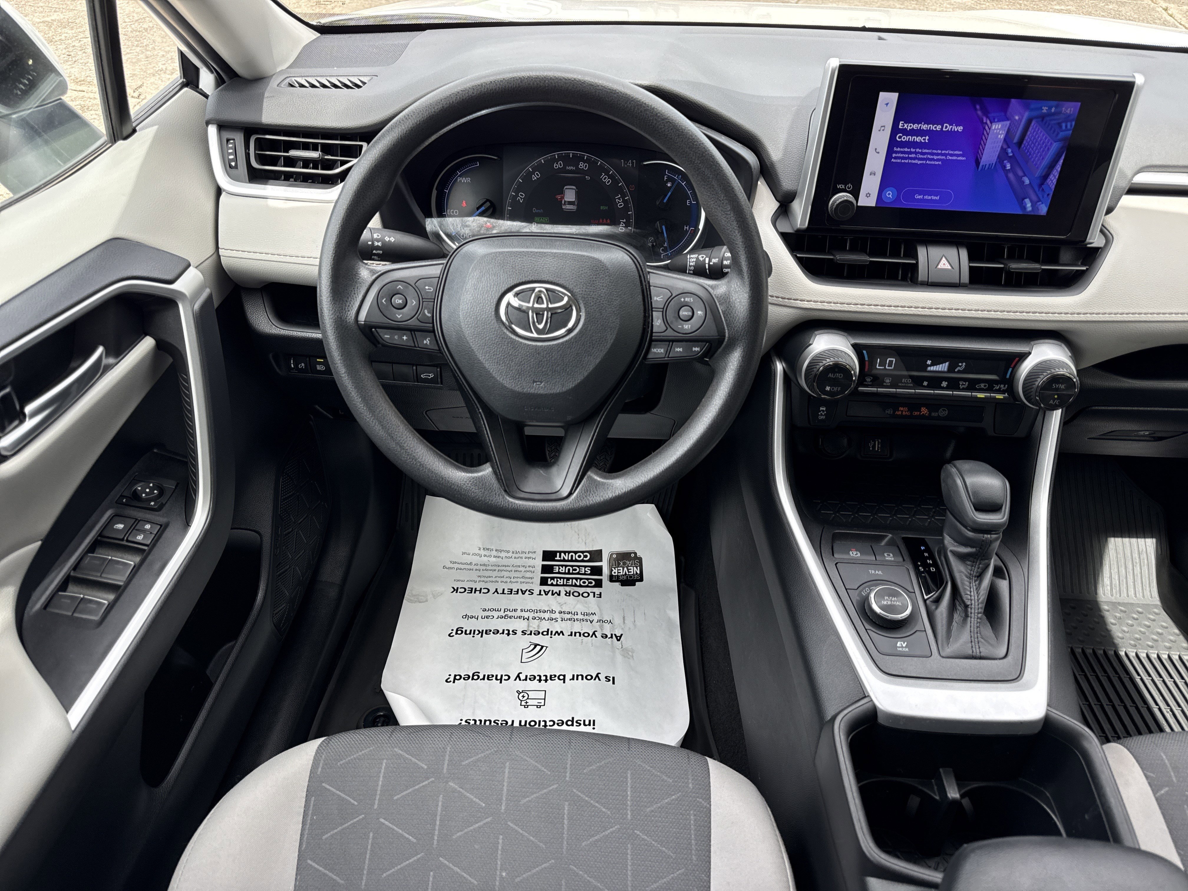 2023 Toyota RAV4 XLE - Photo 15