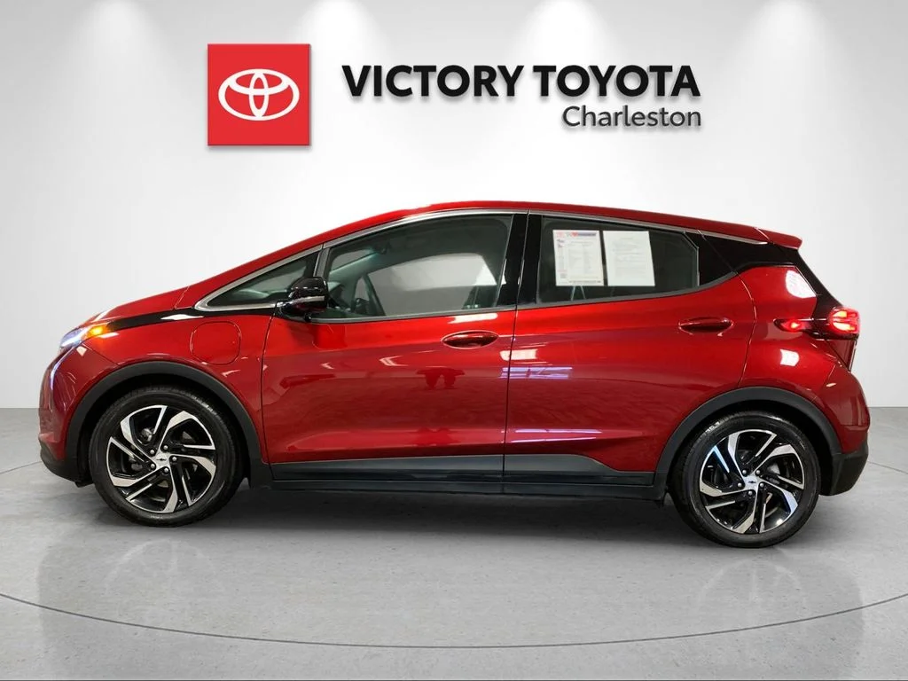 Used 2023 Red Chevrolet 2LT image 2