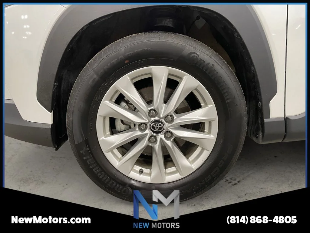 Used 2023 Pearl Toyota LE image 14