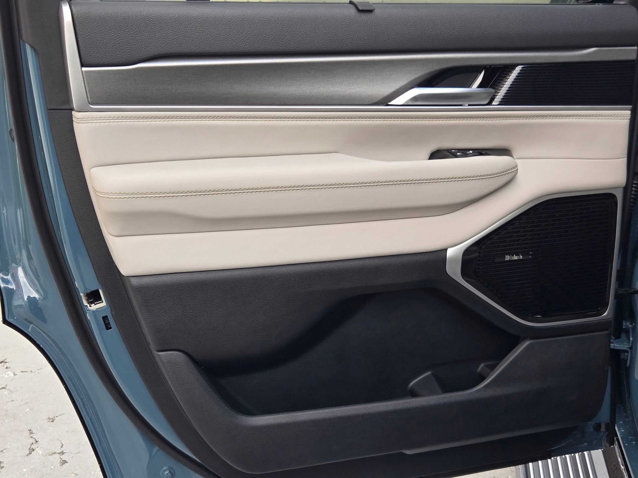 New 2026 Steel Blue Exterior Paint Jeep Limited Reserve image 33