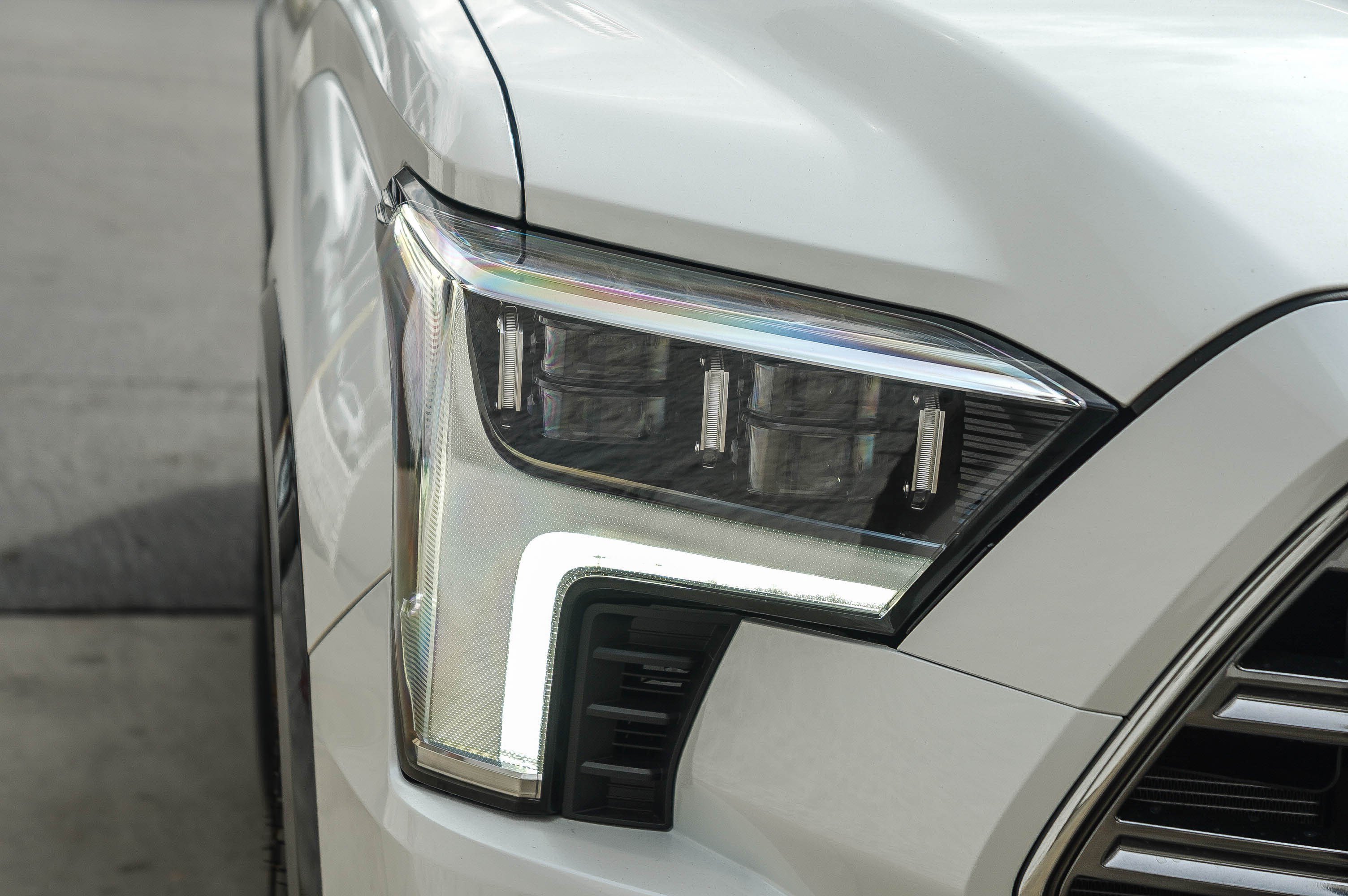 New 2026 Wind Chill Pearl <sup>1</sup> Toyota  Platinum image 8