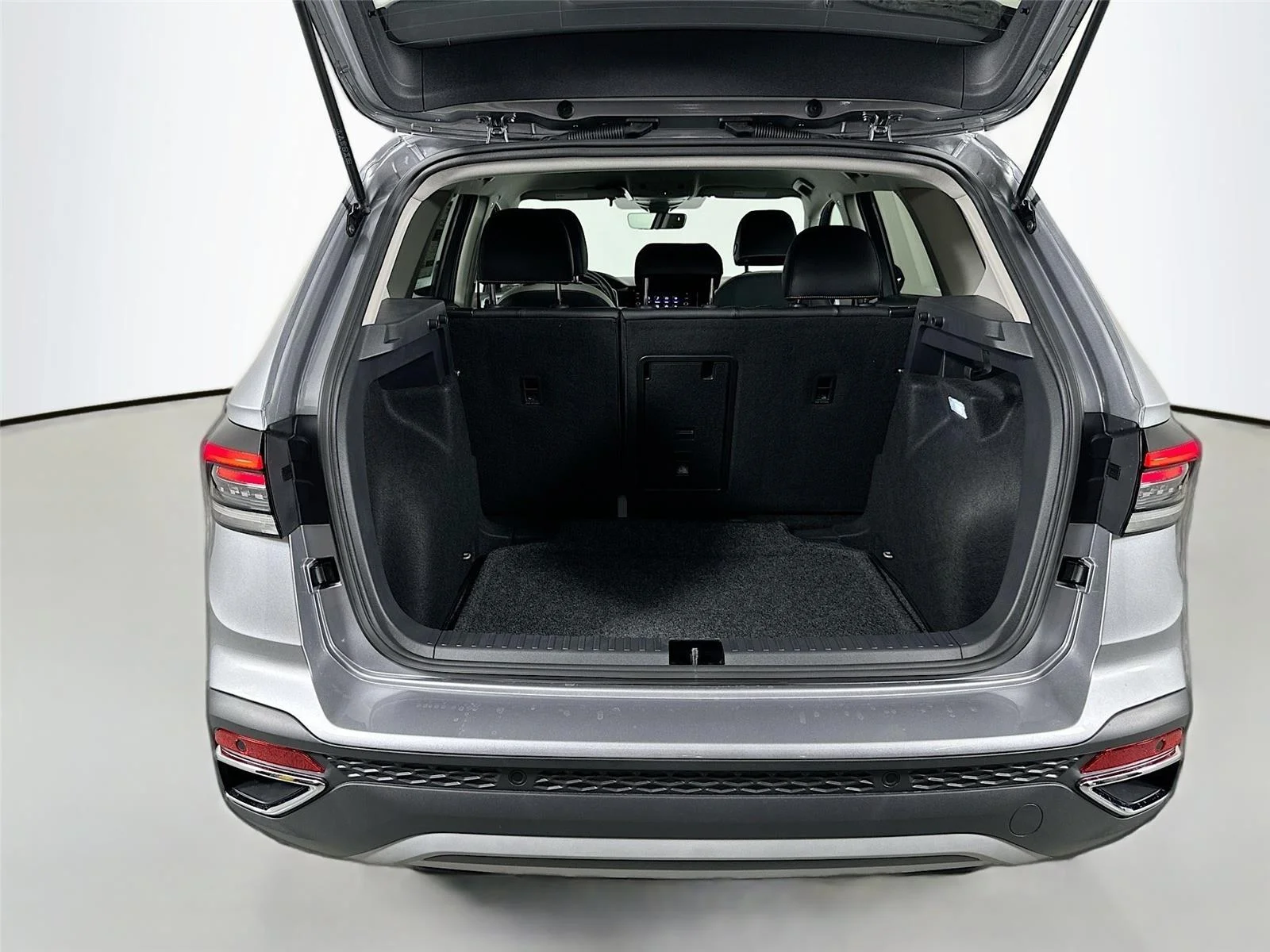 2025 Volkswagen Taos SE - Photo 25