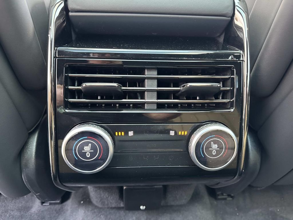 New 2026 Santorini Black Land Rover Dynamic SE image 16