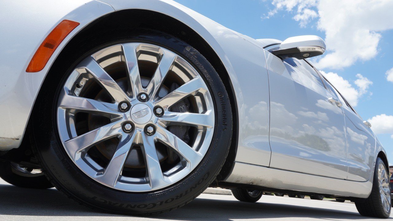 Used 2018 Silver Cadillac Luxury RWD image 11