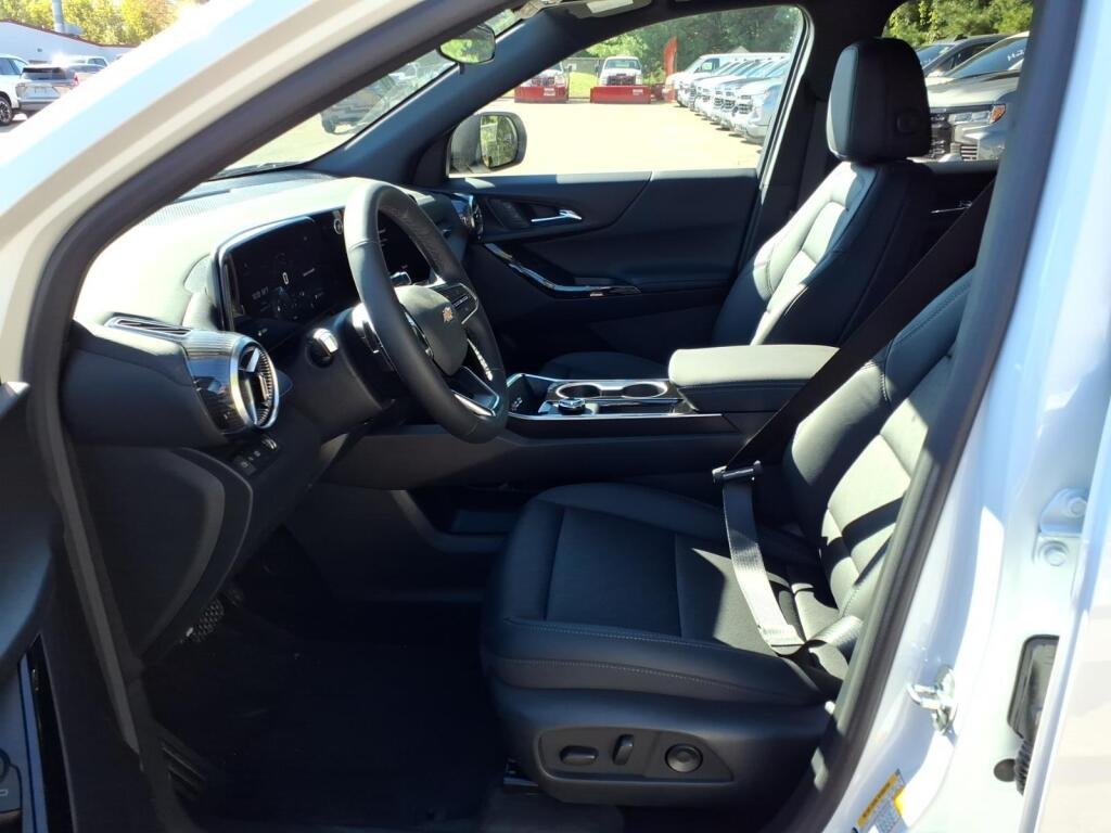 2027 Chevrolet Equinox LT - Photo 7