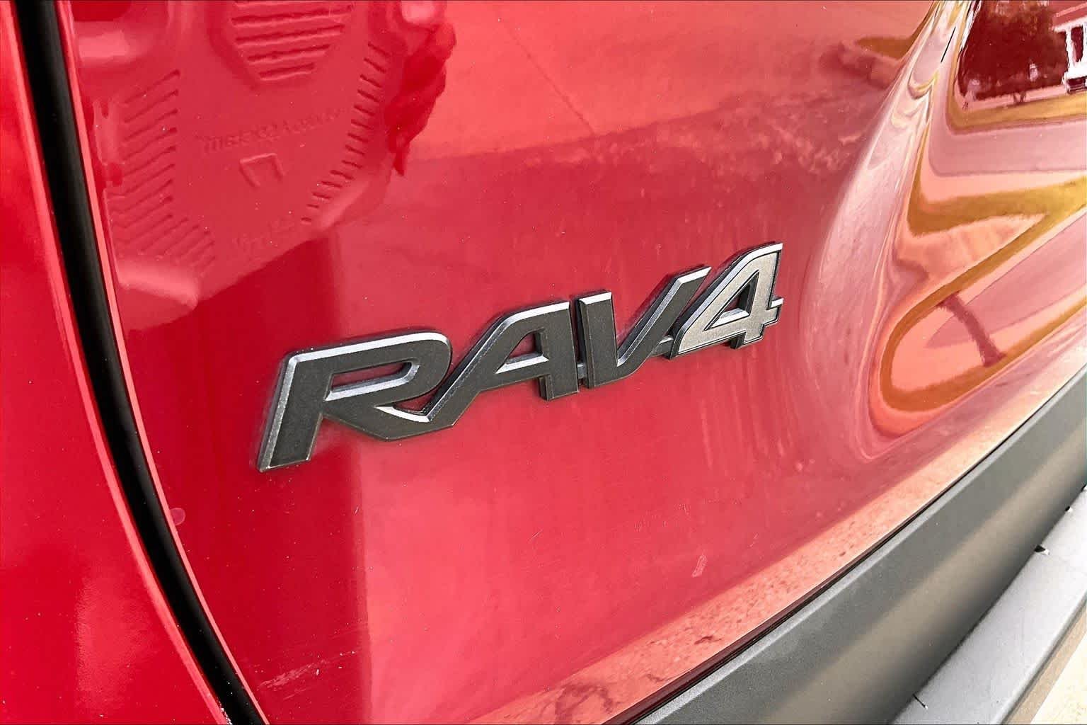 Used 2019 Ruby Flare Pearl Toyota Adventure image 31