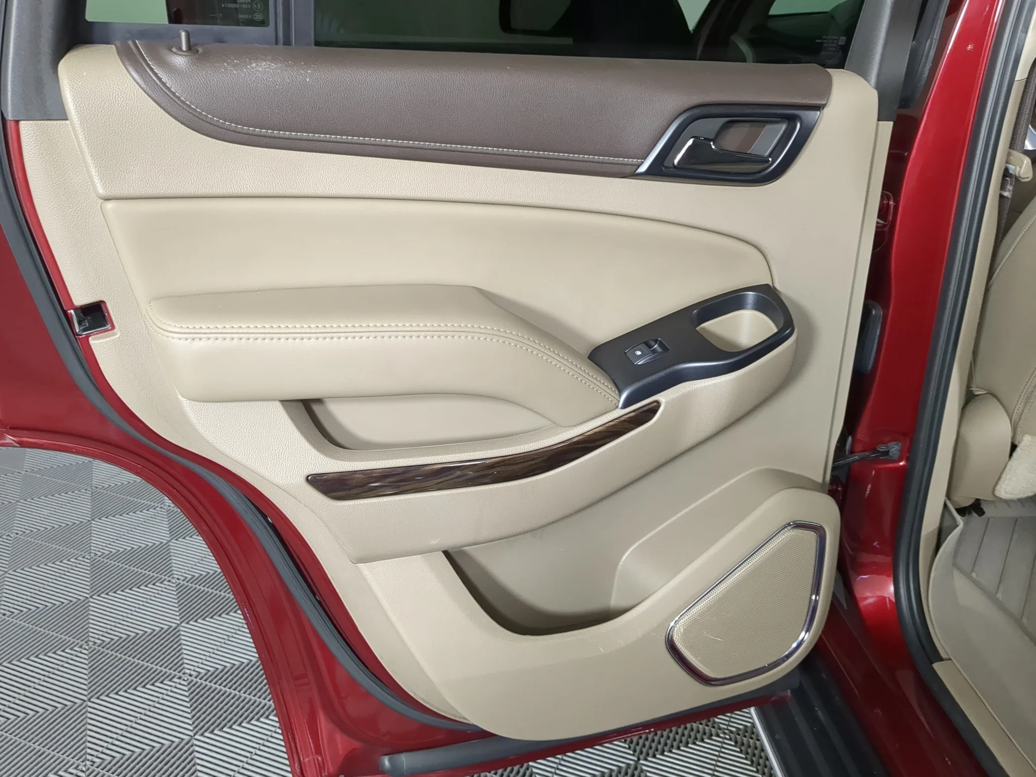 Used 2018 Crimson Red Tintcoat GMC SLT image 16