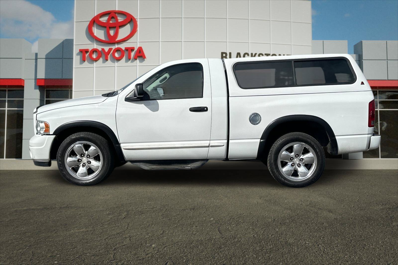 Used 2004 Bright White Dodge SLT image 6