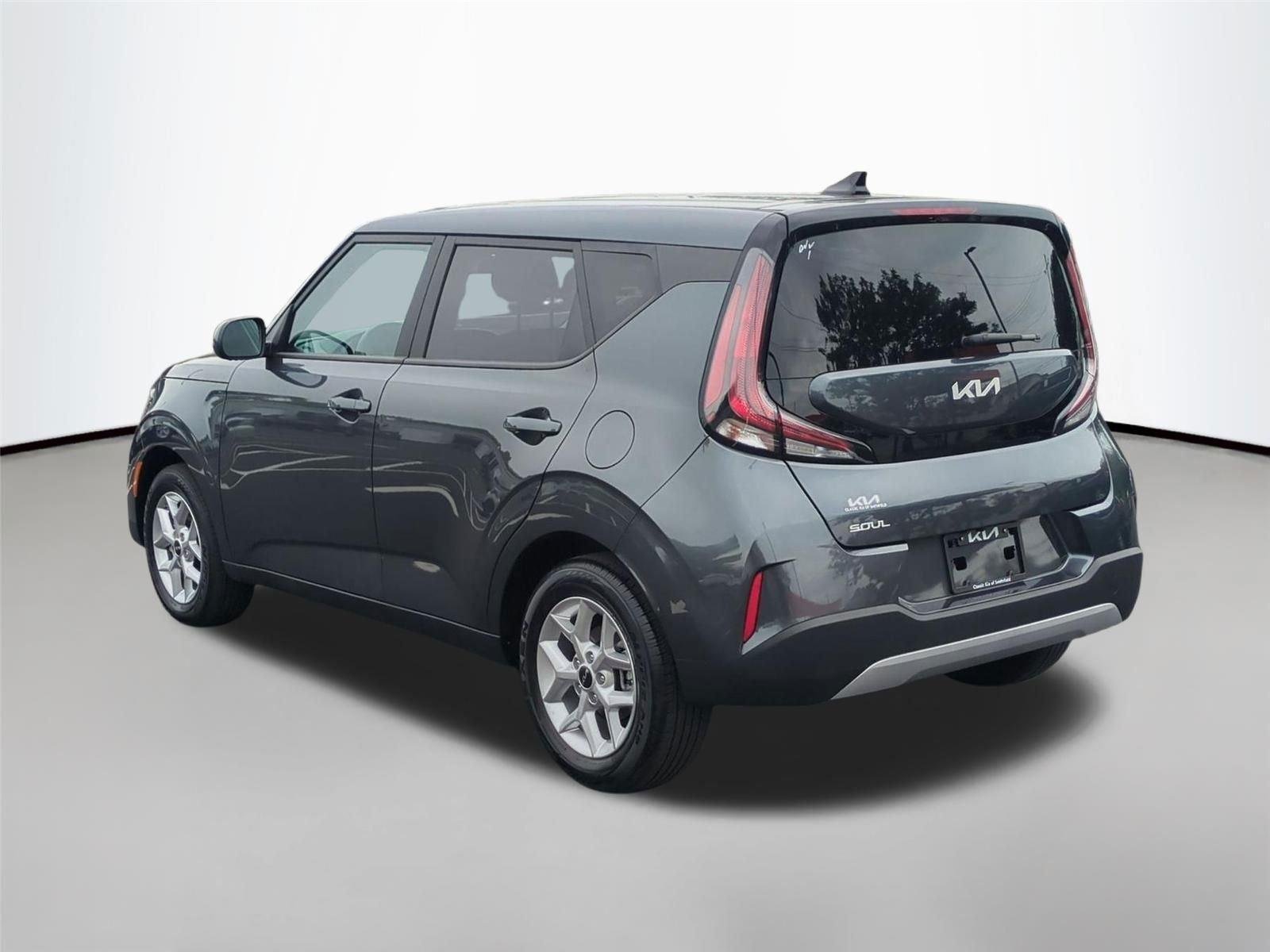 Used 2025 Gravity Gray Kia LX image 5