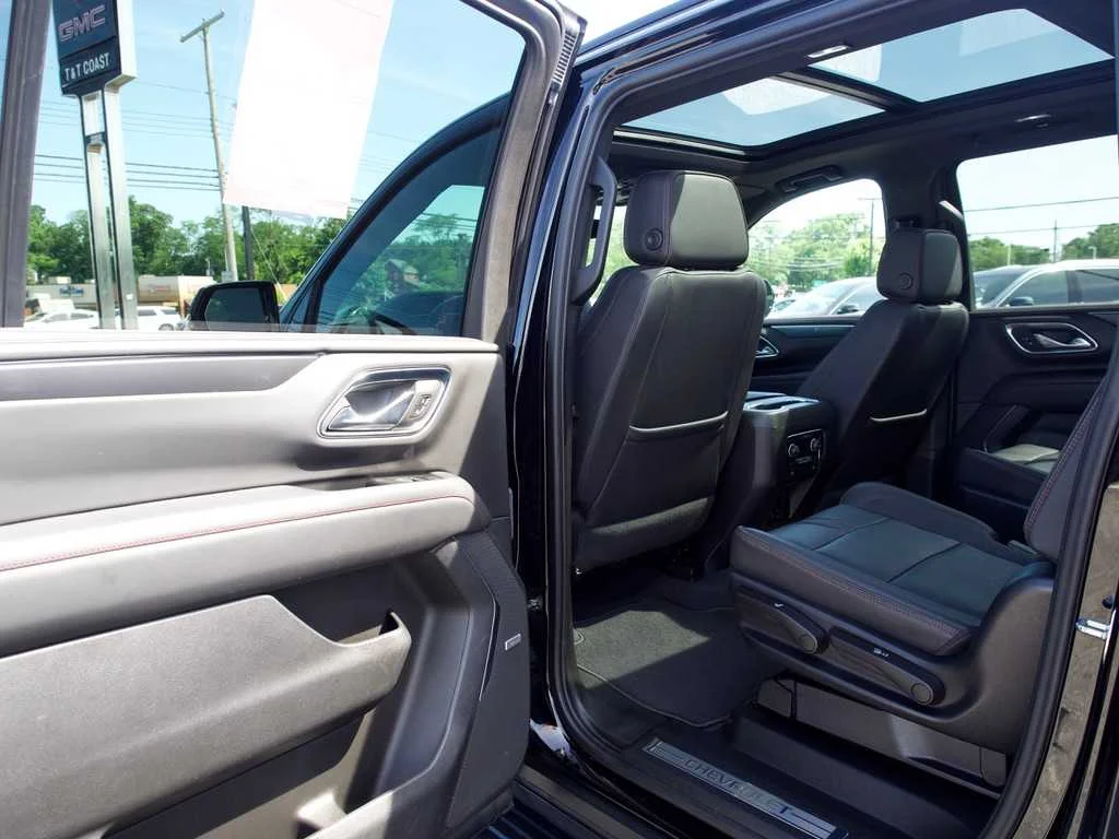 2023 Chevrolet Suburban RST - Photo 20