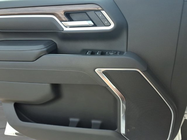 Used 2025 Summit White Chevrolet LT image 14