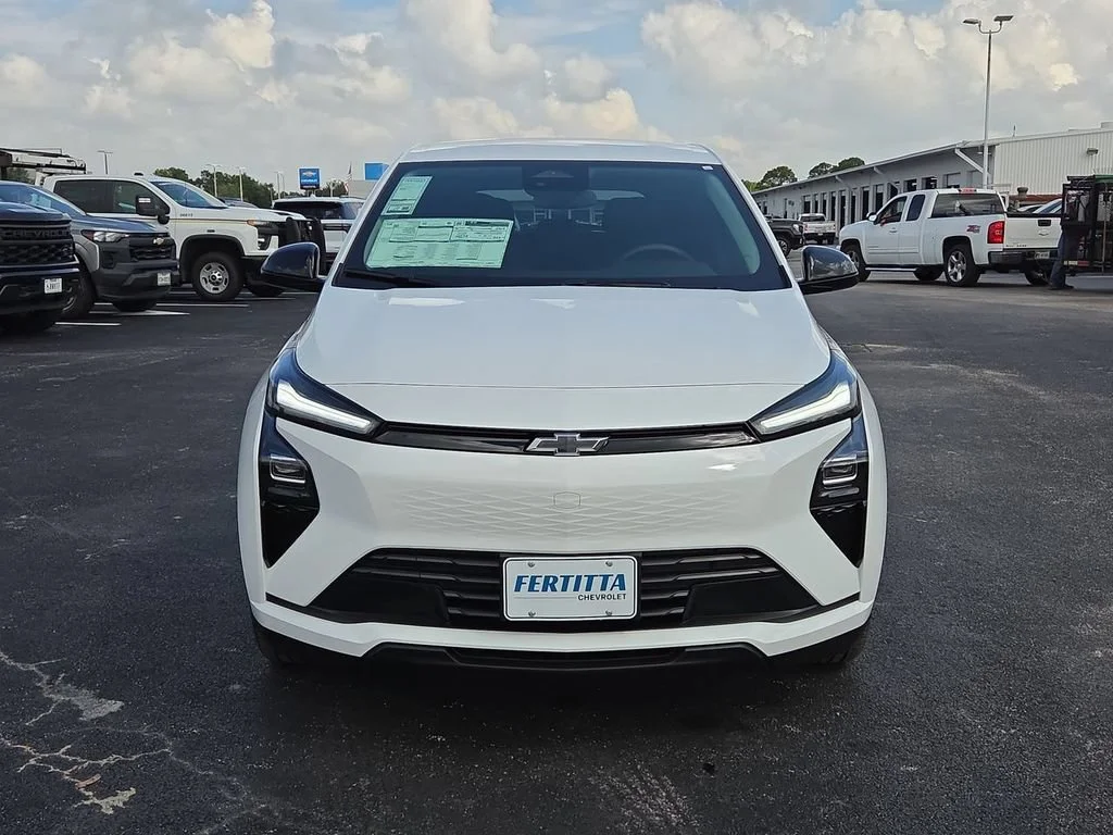 New 2027 Summit White Chevrolet LT image 20