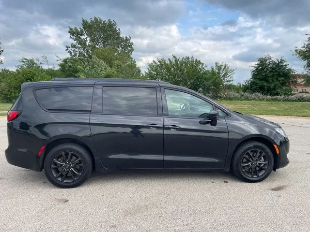 Used 2020 Black Chrysler Launch Edition image 2