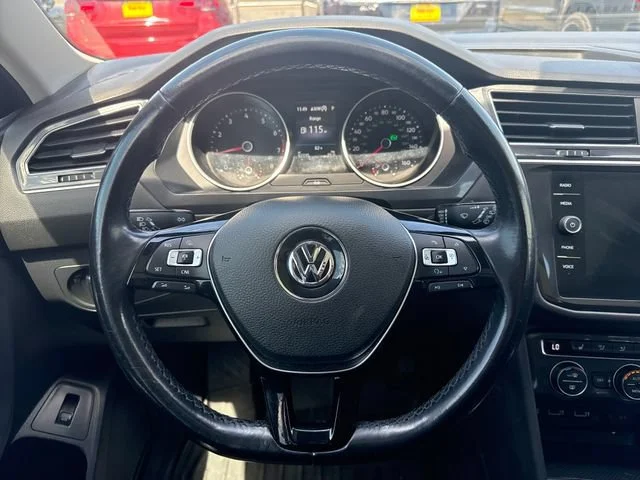 Used 2018 Blue Metallic Volkswagen SEL image 18