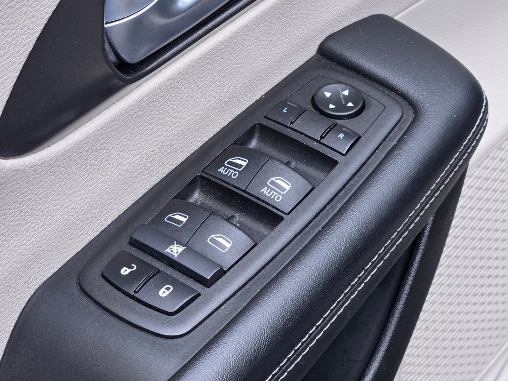 2024 Chrysler Pacifica Touring L - Photo 21